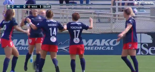 乐鱼网站-女哈兰德出场!篮板王罗德曼女儿职业首秀即进球