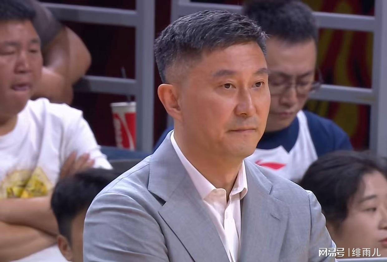 乐鱼官方-广东队更衣室内讧？杜锋疑似惨遭“架空”，狂逼朱芳雨换帅！