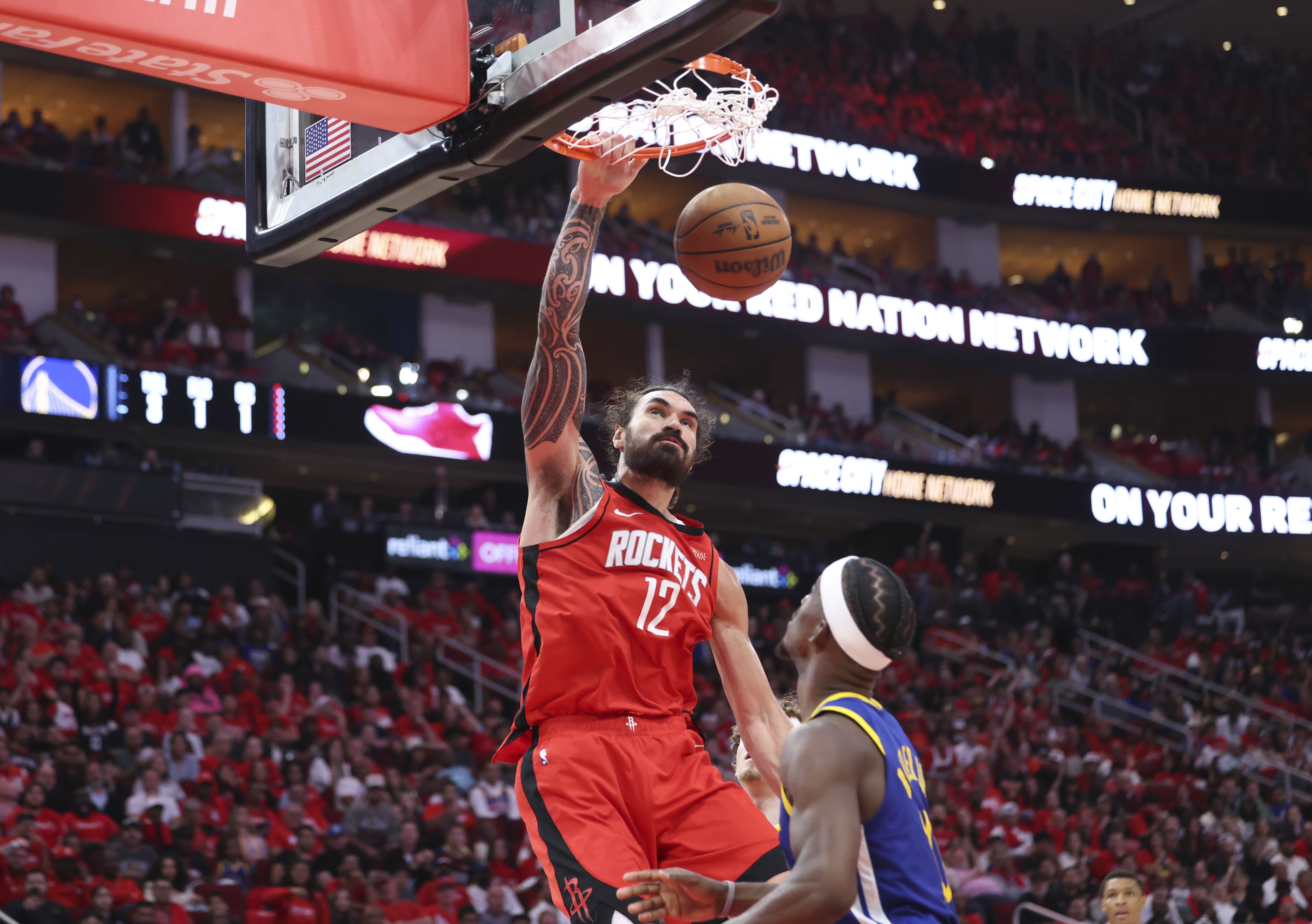 乐鱼app-亚当斯：不认为自己是NBA最壮的人 裁判这么想导致我被撞了也不吹